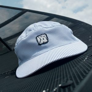 Gorra distrit azul rayada logo