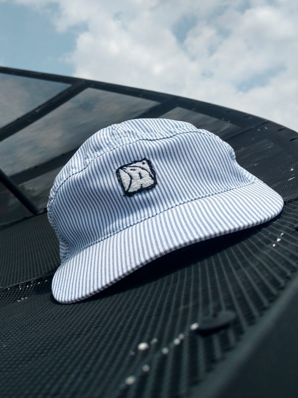 Gorra distrit azul rayada logo